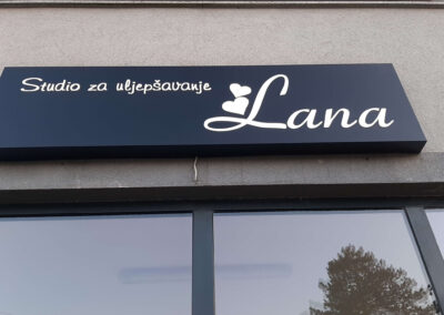 Izrada svjetleće reklame s 3D slovima